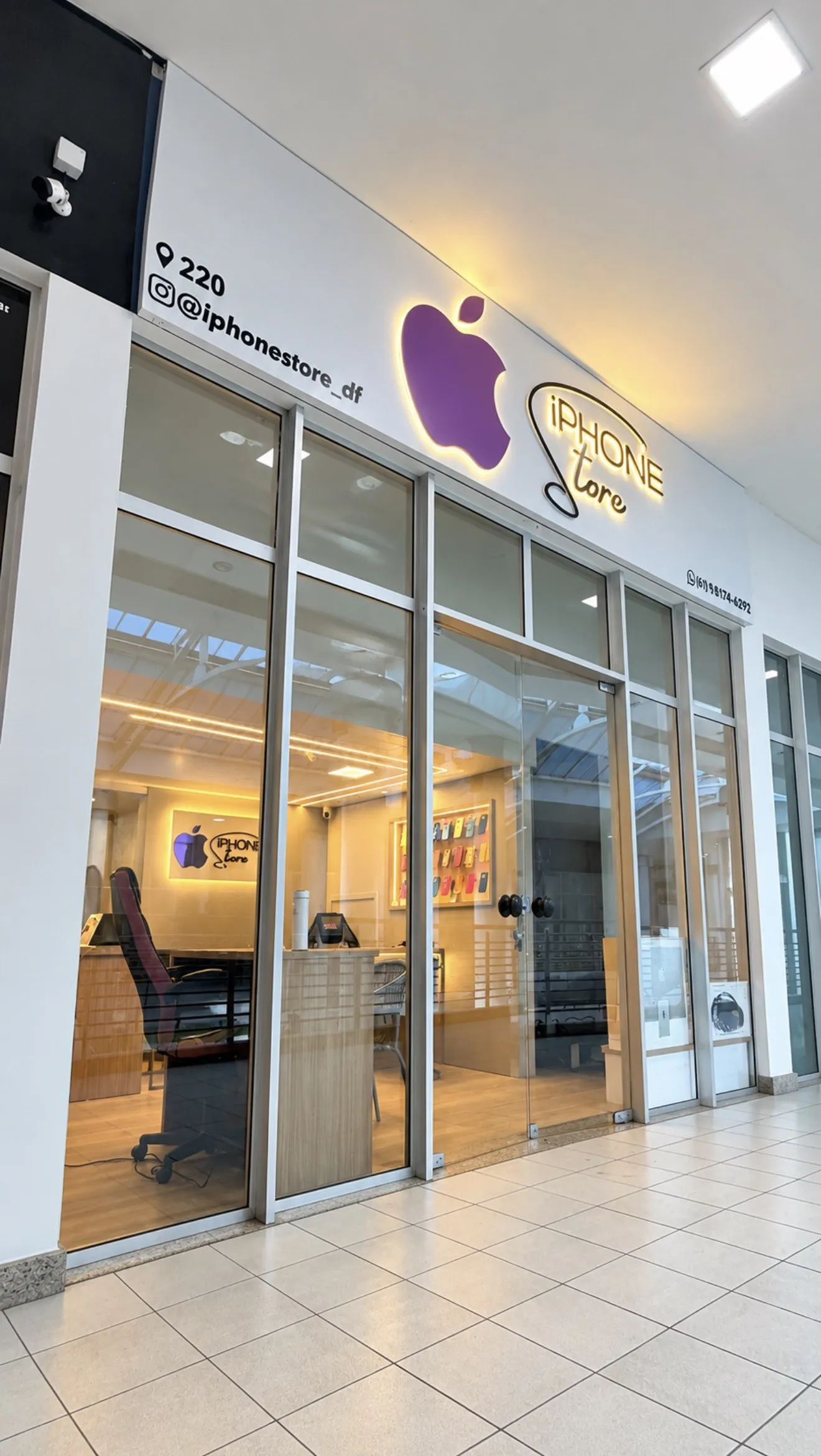 Fachada da iPhone Store DF na Feira dos Importados de Brasília